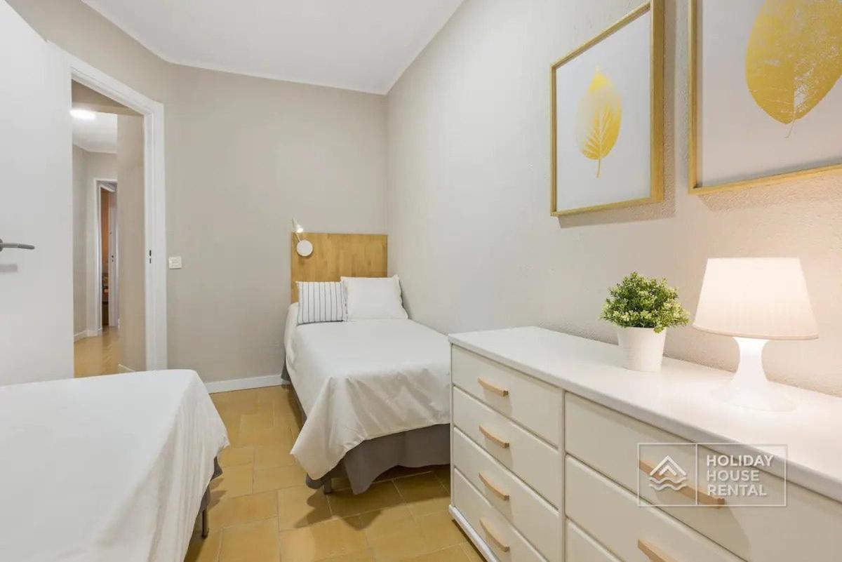 Cosy 3-Bedroom Apartment For 6-8 People Just 50M From The Beach Салоу Екстериор снимка