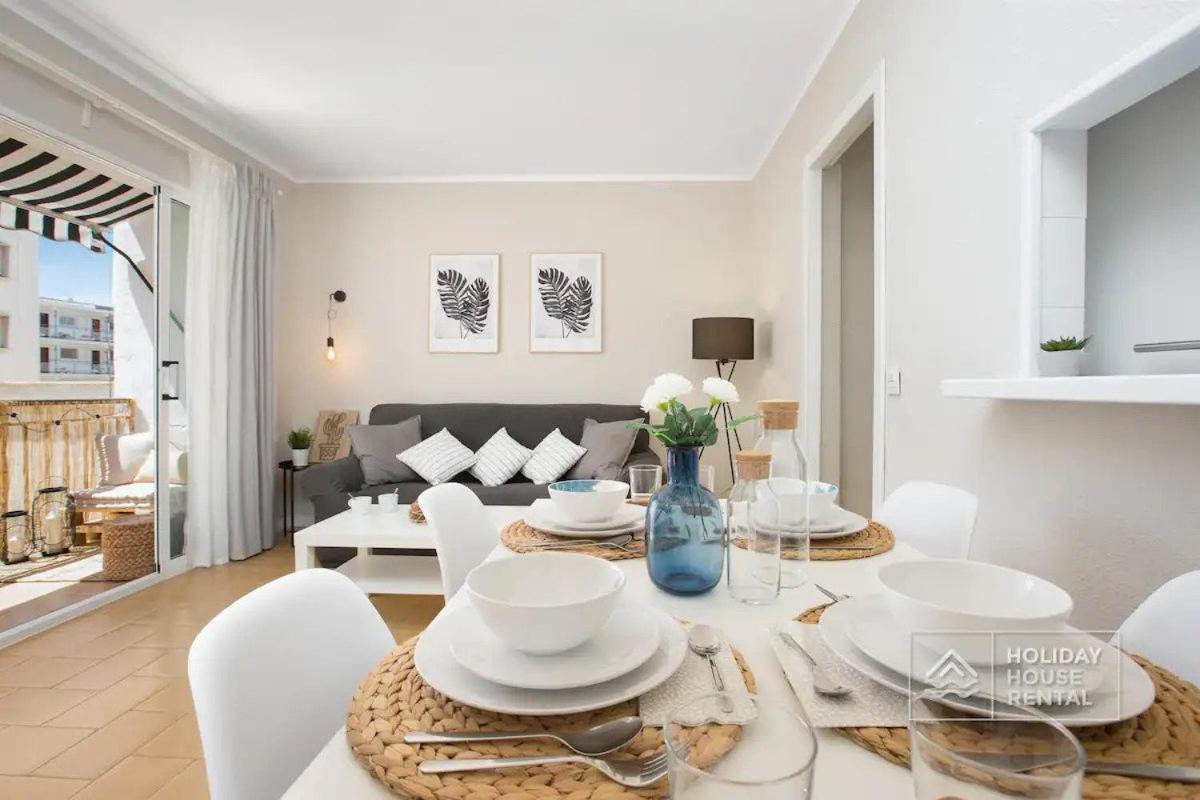 Cosy 3-Bedroom Apartment For 6-8 People Just 50M From The Beach Салоу Екстериор снимка