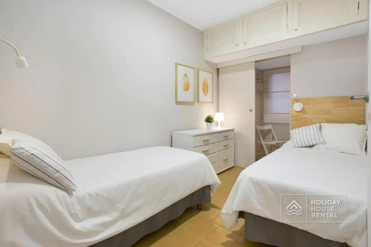 Cosy 3-Bedroom Apartment For 6-8 People Just 50M From The Beach Салоу Екстериор снимка