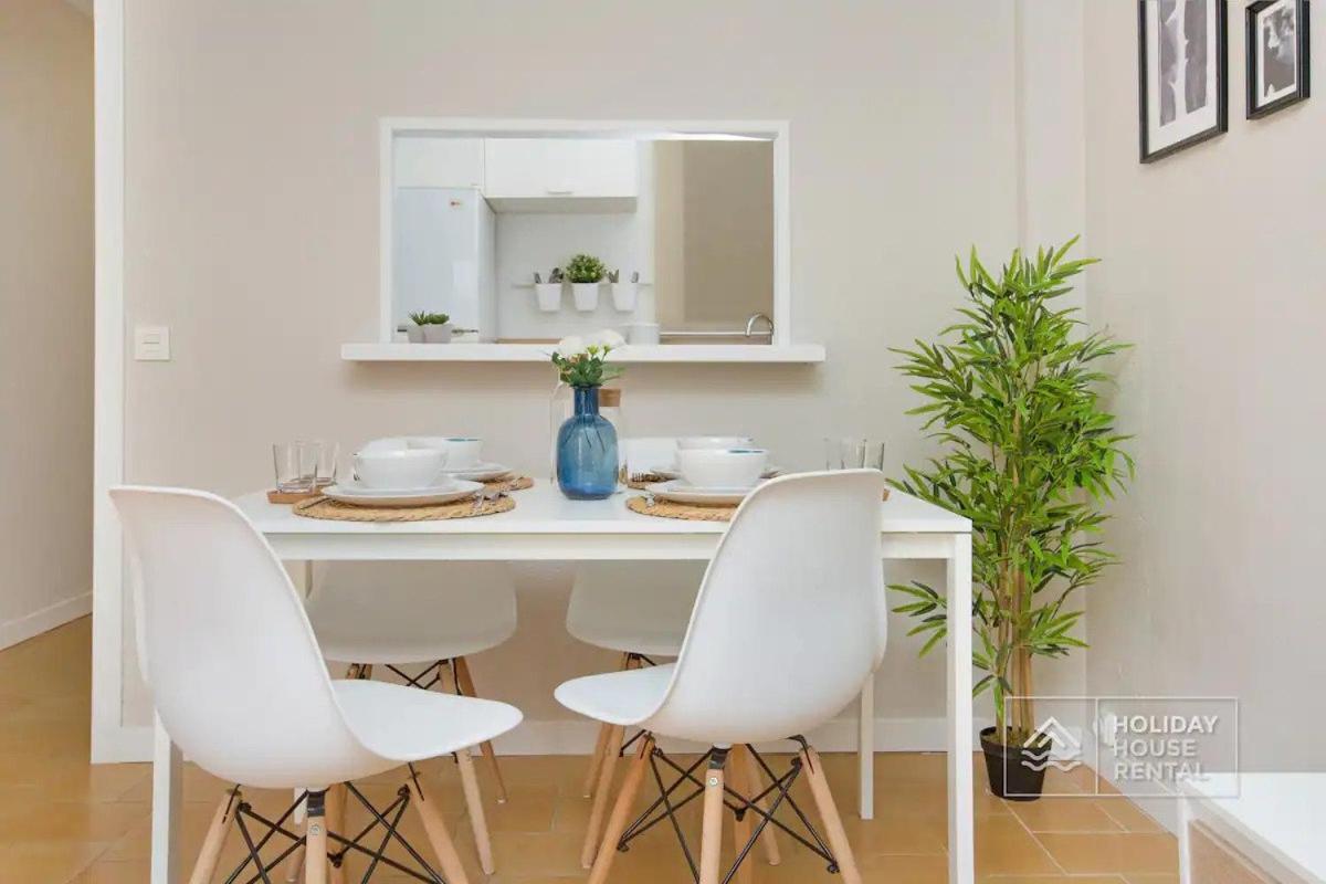 Cosy 3-Bedroom Apartment For 6-8 People Just 50M From The Beach Салоу Екстериор снимка