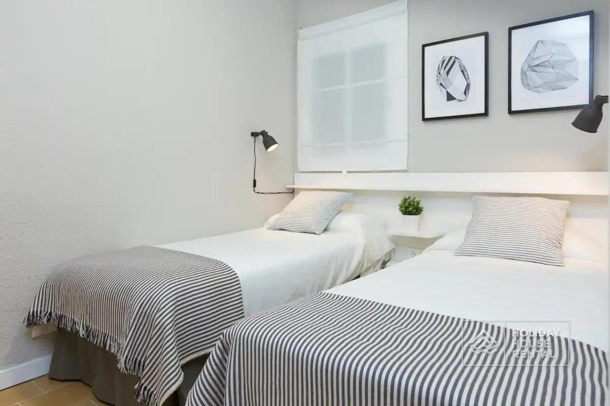 Cosy 3-Bedroom Apartment For 6-8 People Just 50M From The Beach Салоу Екстериор снимка