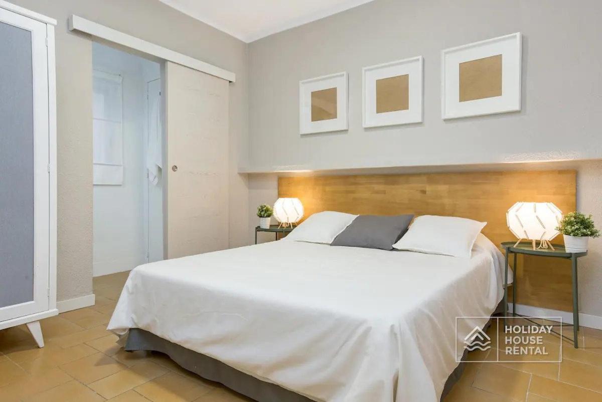Cosy 3-Bedroom Apartment For 6-8 People Just 50M From The Beach Салоу Екстериор снимка