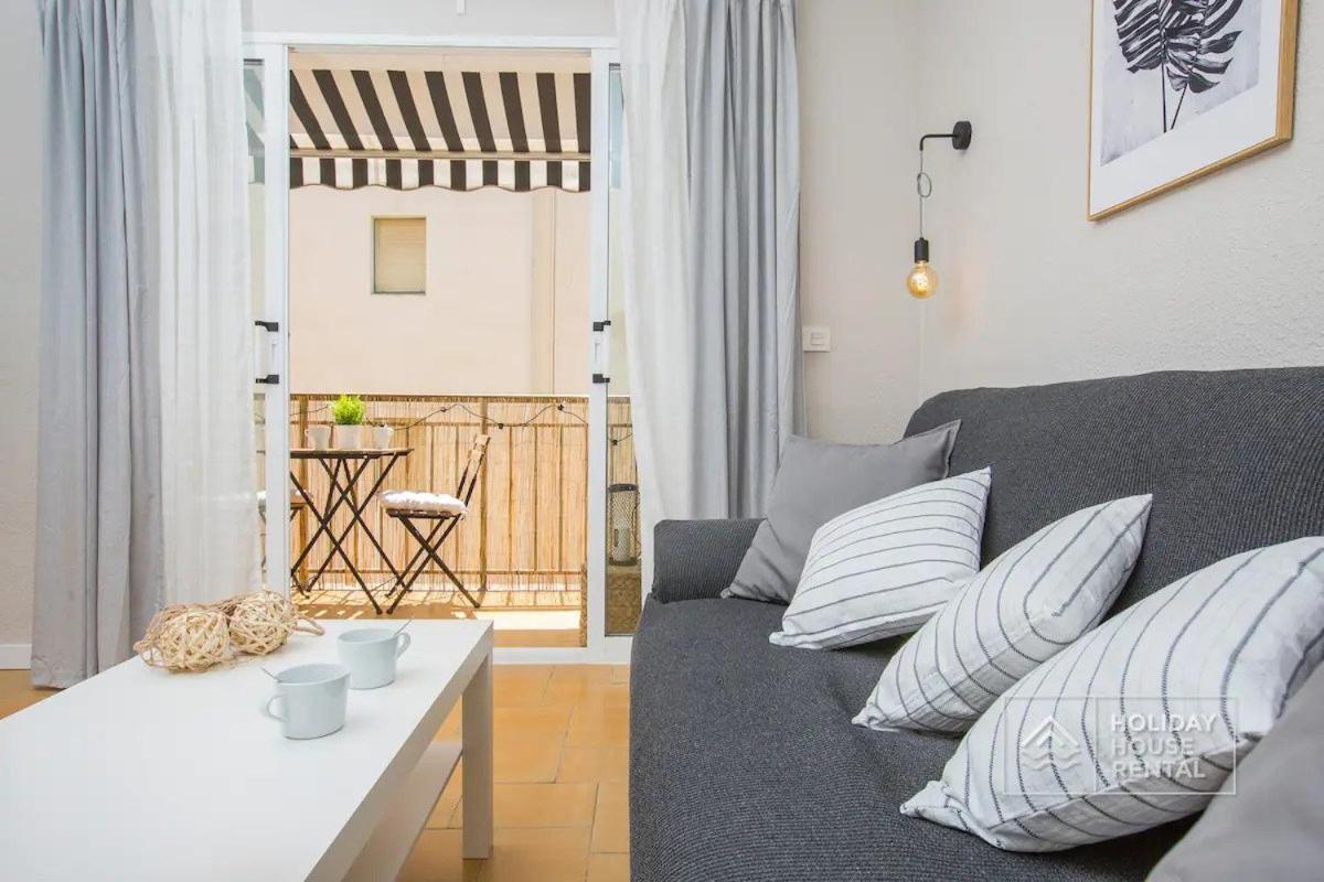 Cosy 3-Bedroom Apartment For 6-8 People Just 50M From The Beach Салоу Екстериор снимка