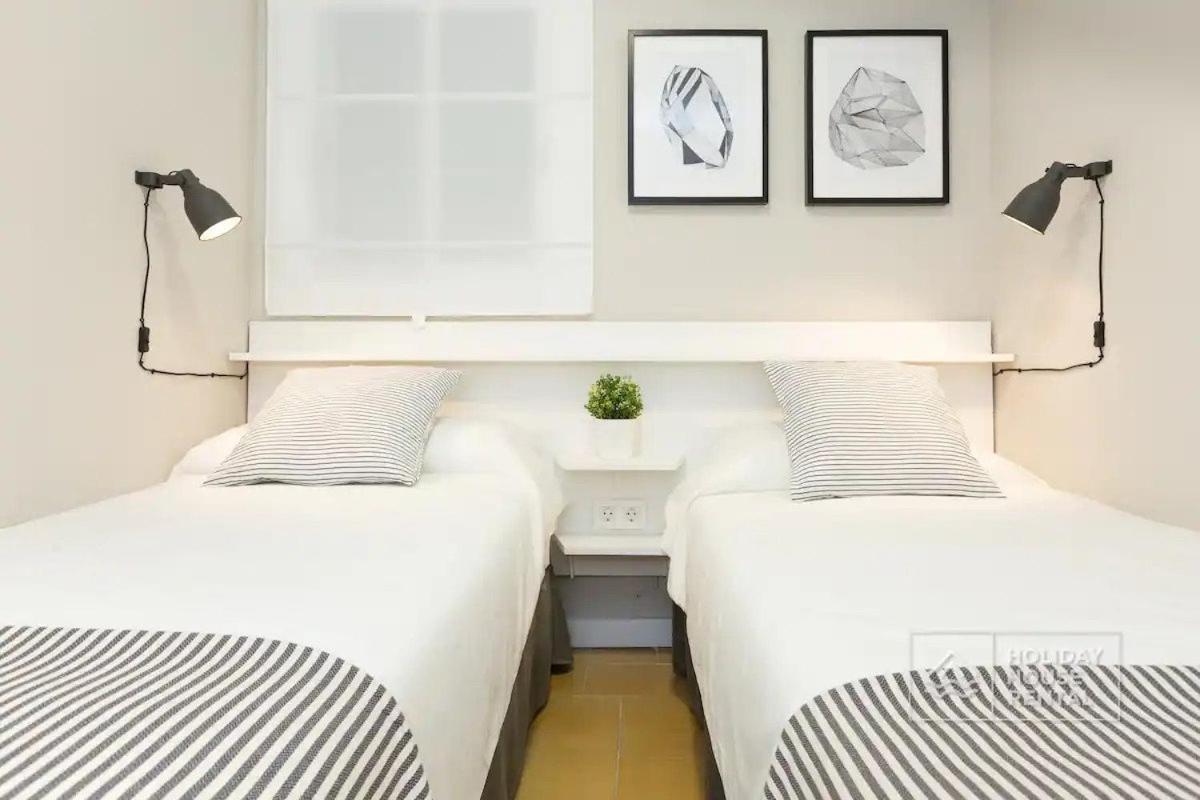 Cosy 3-Bedroom Apartment For 6-8 People Just 50M From The Beach Салоу Екстериор снимка